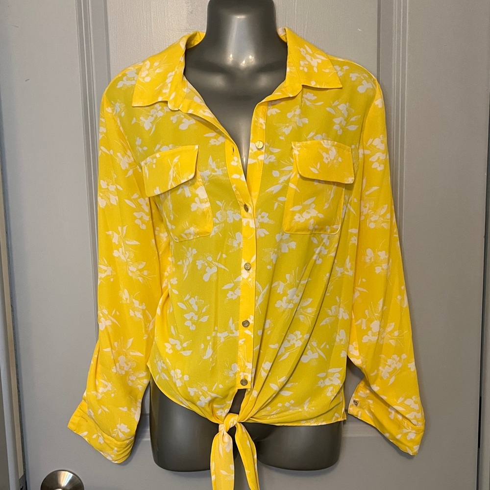 Investments, Kelly tie front top yellow and white roll tab sleeves size M